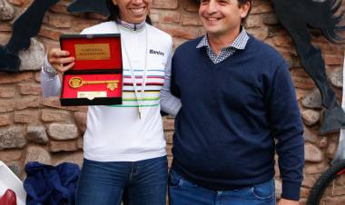 #ColoniaCaroya : CAROLINA MALDONADO RECIBIÓ LA LLAVE DE LA CIUDAD