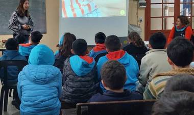 #JesusMaria : "Eco Bus América” estuvo en las escuelas para concientizar sobre el uso de plástico