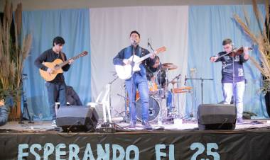 #Sinsacate: “Esperando el 25” Sinsacate celebra la Patria con una peña llena de tradición