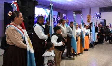#Sinsacate: “Esperando el 25”: Sinsacate celebró la Patria con una gran peña folklórica cargada de tradición y emoción