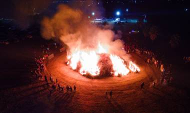 #ColoniaCaroya: La Fiesta de San Pedro y San Pablo enciende el Pignarûl