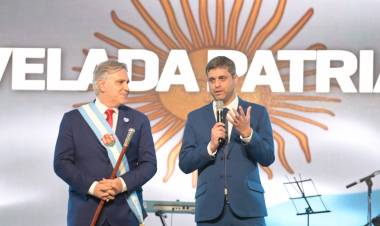 #JESUSMARIA : Llaryora y Zárate encabezaron la Velada Patria en Jesús María, en la víspera del 9 de Julio