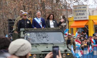 #COLONIACAROYA : Más de 4 mil personas desfilaron en el inolvidable Día de la Independencia