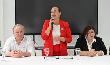 #PROVINCIAL - Myrian Prunotto presidió el acto inaugural por los festejos del 113° aniversario de Elena