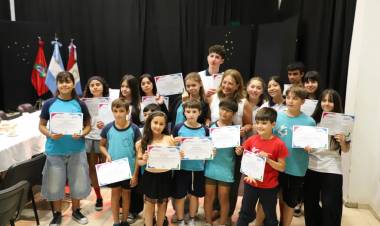 #ColoniaCaroya: Reconocimientos a alumnos caroyenses