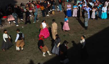 #SINSACATE : Más de 120 parejas desplegaron tradición y emoción en el Gran Pericón Nacional en la Posta de Sinsacate