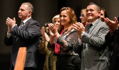 #PROVINCIALES : Prunotto acompañó a Llaryora en el reconocimiento a la comunidad educativa