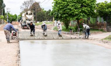 #COLONIACAROYA: Avanza la pavimentación de la calle 45: la obra ya alcanzó el 50?ejecución y se realiza con recursos propios