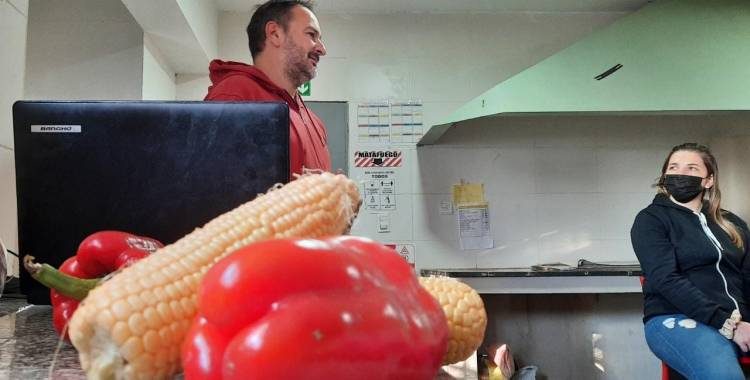 SINSACATE :  CLASES DE COCINA CON EL CHEF BERNARDO CADAMURO 