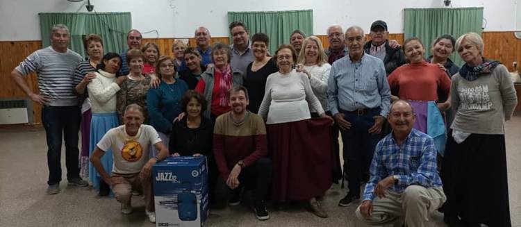 COLONIA CAROYA : MÚSICA MAESTRO