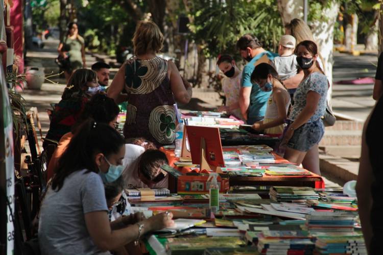 COLONIA CAROYA: SE REALIZARÁ UNA "SUELTA DE LIBROS" A LA COMUNIDAD