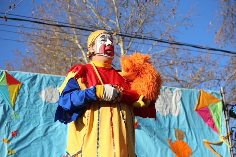 COLONIA CAROYA: Piñón fijo regaló sonrisas en Colonia Caroya