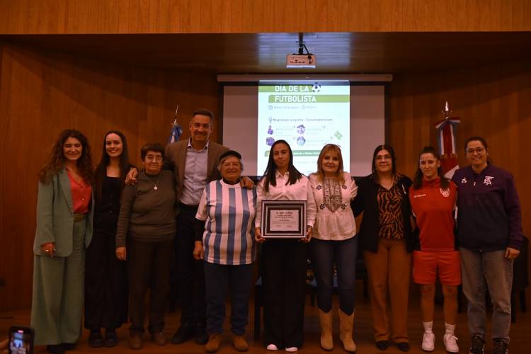 #PROVINCIAL : La Legislatura reconoció a Betina Soriano, futbolista de la Selección Argentina y del Club Belgrano