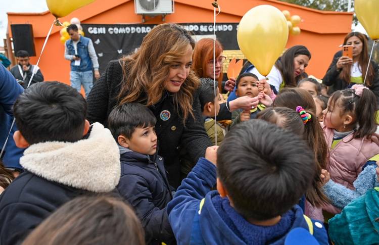 #PROVINICAL -  La vicegobernadora acompañó el 50° aniversario de la Escuela Comodoro Silioni de Juárez Celman