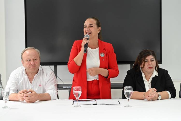 #PROVINCIAL - Myrian Prunotto presidió el acto inaugural por los festejos del 113° aniversario de Elena