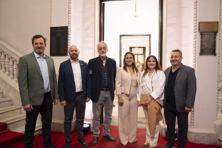 #Provinciales: Legislatura Histórica: a sala llena, inauguraron una muestra de pinturas de Mario Sanzano
