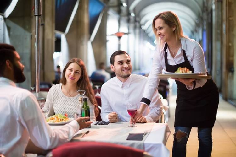 #ColoniaCaroya: Curso de atención al cliente en servicios gastronómicos 