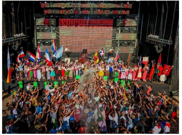 #VillaGeneralBelgrano: La Oktoberfest 2025 arrancó con todo: tradición, música y alegría en cada rincón. 