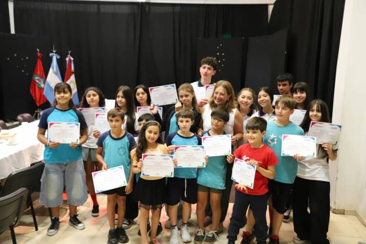 #ColoniaCaroya: Reconocimientos a alumnos caroyenses