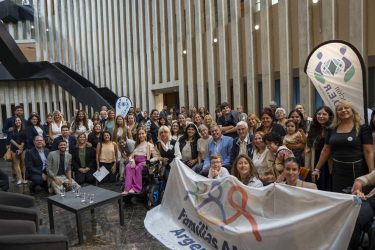 #LEGISLATURA : La Legislatura se convirtió en un emotivo espacio para concientizar sobre las Enfermedades Poco Frecuentes