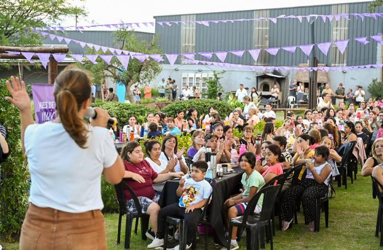 #PROVINCIALES: Estación Juárez Celman: Prunotto participó de una mateada por el cierre del Mes de la Mujer